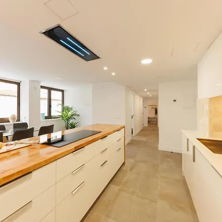 Bravissimo Turbau Entresol B, With 3 Bedrooms