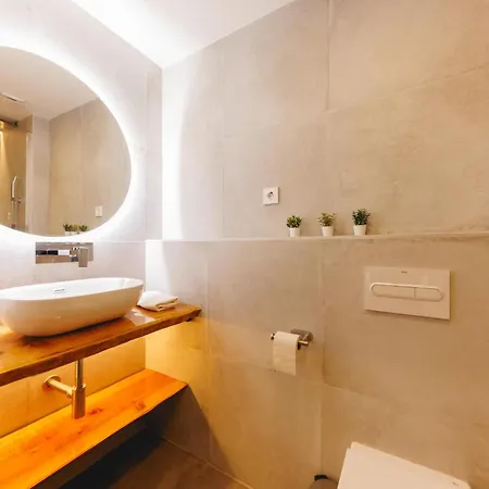 Bravissimo Turbau Entresol B, With 3 Bedrooms Apartment Girona